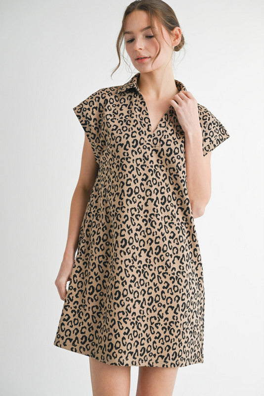 Short sleeve leopard print dress with collared neckline and relaxed fit